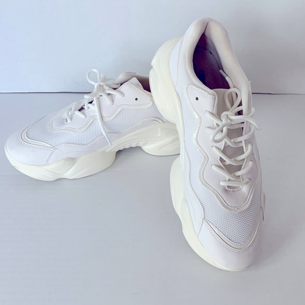 “Like New” ASOS DESIGN Divine chunky sneakers in white